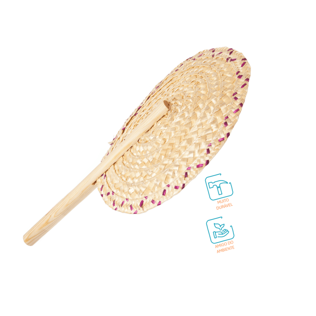 Abano em palha com pega de madeira